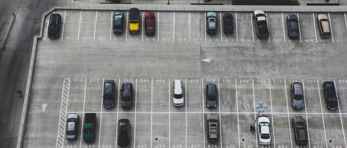 área de estacionamento na feira do levante